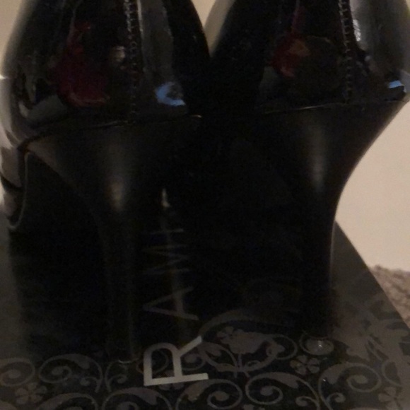 Rampage- Black patent pointy toe heels - Picture 3 of 3